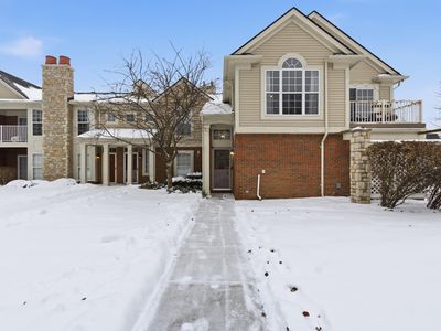 Property at 28211 Oakmonte Cir E, New Hudson, MI