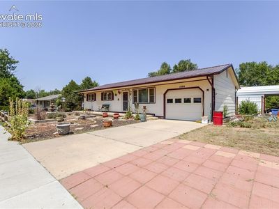1084 Western Dr