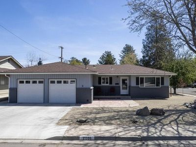 2201 Glenn Dr