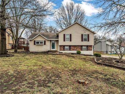 Property at 1302 Huntington Cir, Greenwood, MO