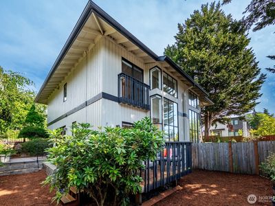 10 18th Ave #10B