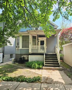 1965 W Berwyn Ave