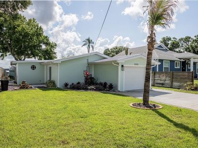6125 Lake Lizzie Dr