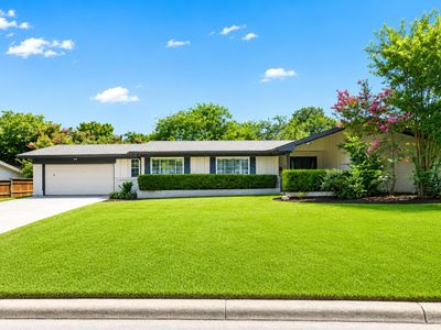 4348 Selkirk Dr W