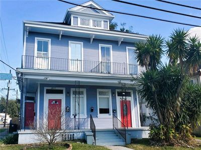 2835-37 General Pershing St