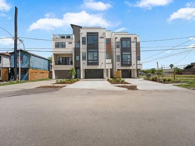 2427 Bastrop St