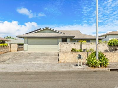 95-748 Lauaki St