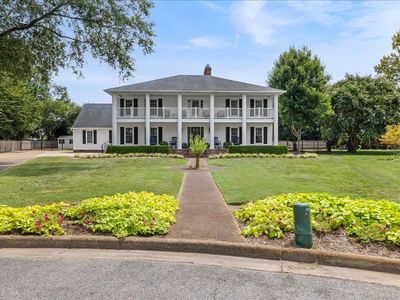 1904 Thomas Bishop Ct