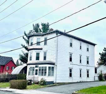 7 Ekman St