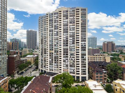 3930 N Pine Grove Ave APT 1710