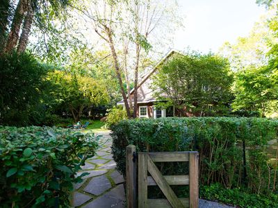 4 Lynda Ln