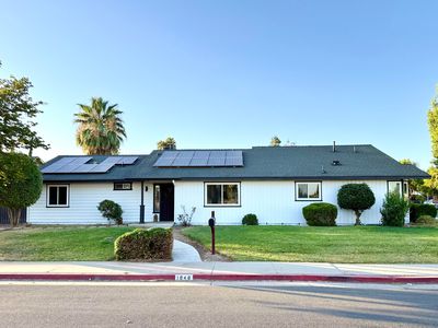 1040 E Putnam Avenue