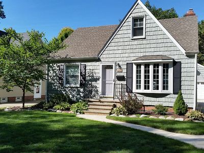 Property at 604 Parkside Dr, Bay Village, OH