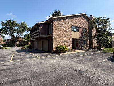 Property at 1 W Stonebridge Ct APT 1C, Palos Hills, IL
