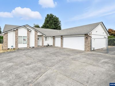 2677 Burlington Ct NE