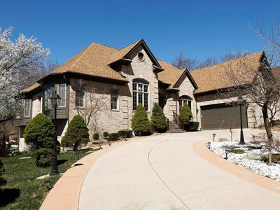 3169 Paramount Ln