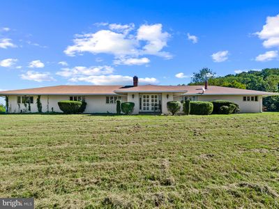 4567 Lakeside Ct