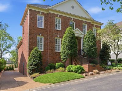 236 Burlington Pl