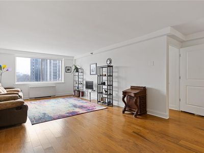 2479 Peachtree Rd NE APT 402