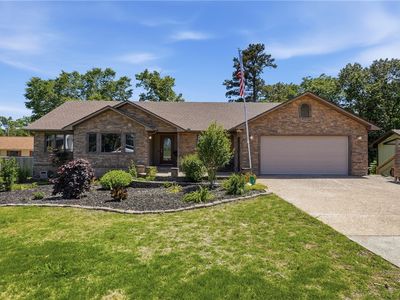24 Indian Wells Dr