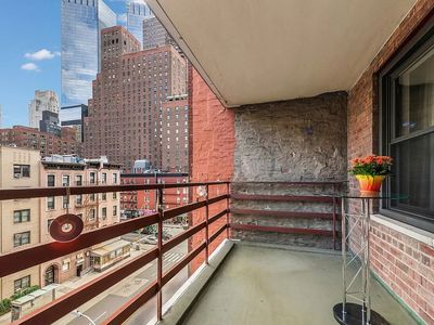 408 W 57th St APT 7L