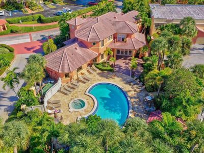 200 Uno Lago Drive #402