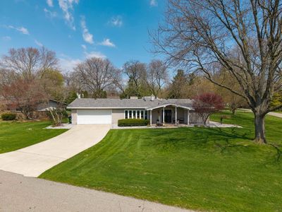 8995 Carriage Hill Dr