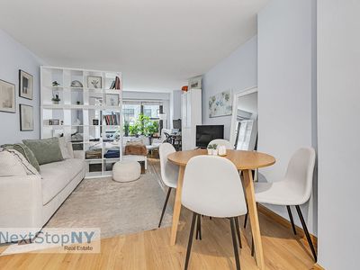 220 E 57th St APT 8E