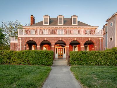 212 Bay Ave