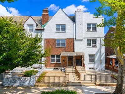 307 Bay 8th St