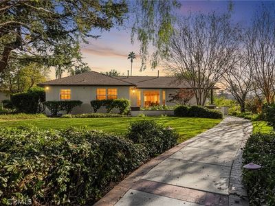 1062 W Valencia Mesa Dr