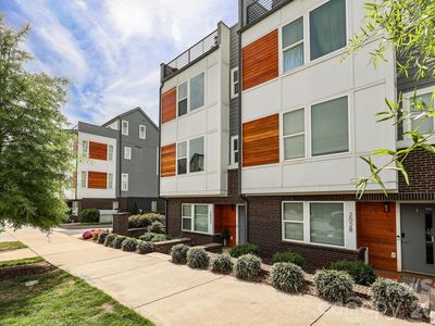 2032 Bryant Park Dr
