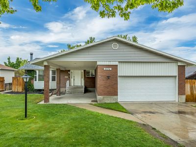 8234 S Grambling Way