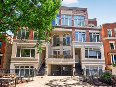 2919 N Burling St APT E