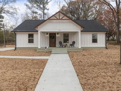 116 W Clay St
