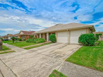 5713 Louis Prima Dr E