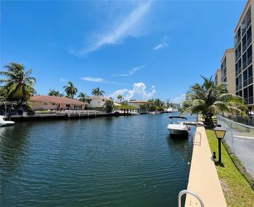 2935 NE 163rd St APT 5P