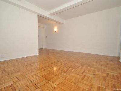 1501 Metropolitan Avenue #11G