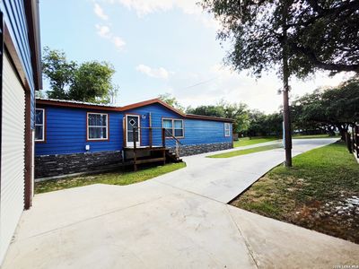 135 Lakeshore Dr S