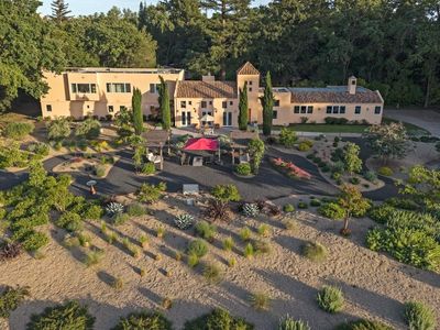 942 Country Club Lane