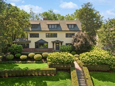 2204 W Lake Of The Isles Pkwy