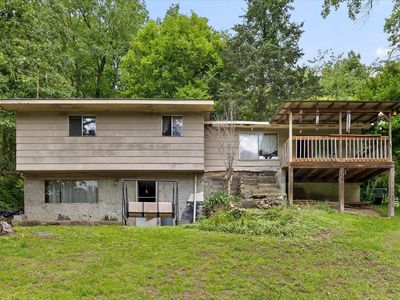 16211 Lakewood Dr