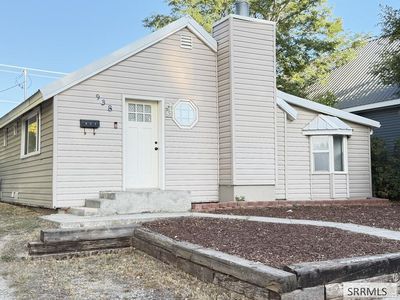 938 Ada Ave