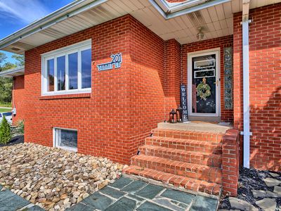 201 Summit Ln