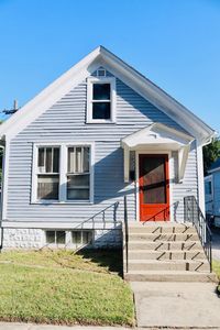 2332 Desplaines St