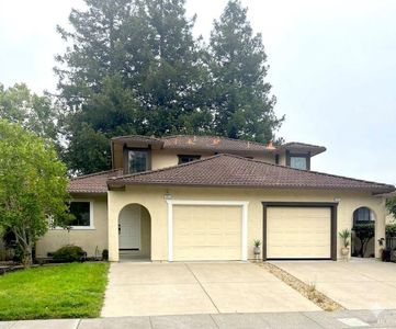 903 Hacienda Circle
