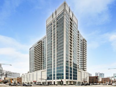 757 N Orleans St APT 1704