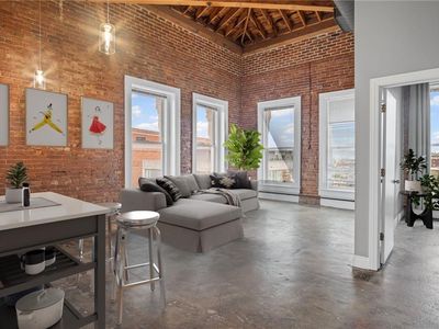 113 W 5th St APT 305