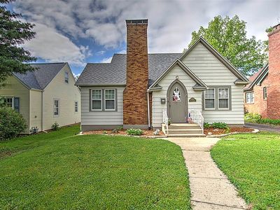 1935 W Forest Ave