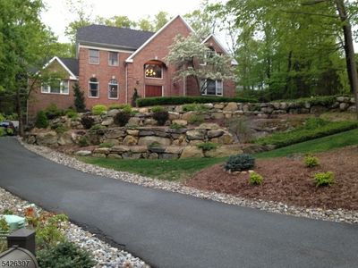 11 Surrey Ln